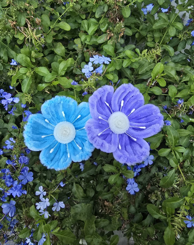 Amapola artesanal celeste y violeta — Florería Blüme, Trujillo
